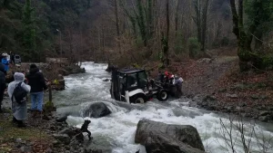 Çınarcık’ta Mahsur Kalan 19 Kişi Kurtarıldı