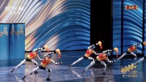 Çin’de insansı robotlardan Bahar Bayramı’nda kungfu şovu