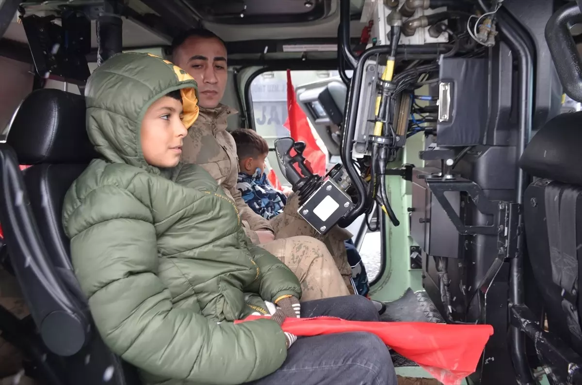 Çocuklar Jandarma ile Kış Eğlencesi Yaşadı