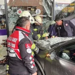 Çorlu’da Otopark Kazası: Otomobil Kafeye Girdi