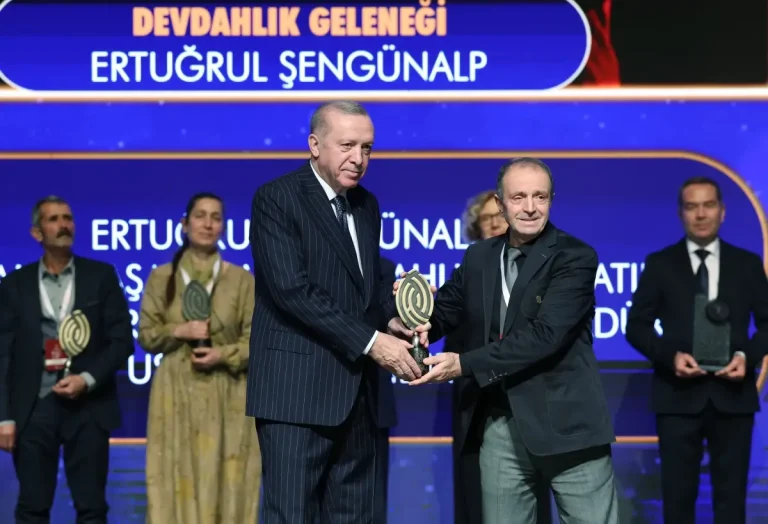 Cumhurbaşkanı Erdoğan ödül vermişti! 680 yıllık mesleğin son temsilcisi günde 20 kilometre koşuyor