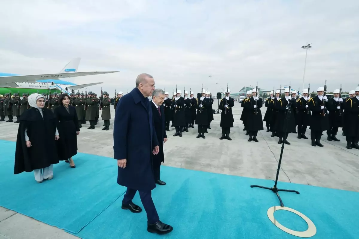 Cumhurbaşkanı Erdoğan, Özbekistan Cumhurbaşkanı Mirziyoyev’i resmi törenle karşıladı
