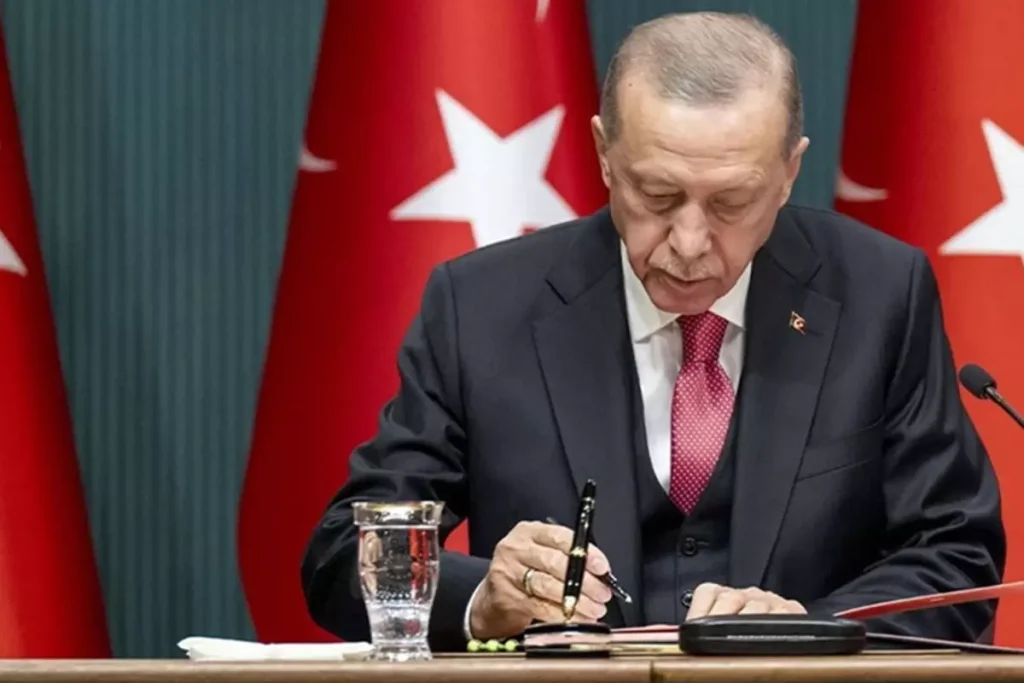 Cumhurbaşkanı Erdoğan’dan çifte görev! Hasan Suver, hem başdanışman hem bakan yardımcısı oldu