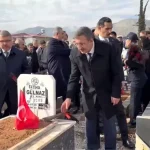 Cumhurbaşkanı Yardımcısı Yılmaz, deprem şehitlerinin mezarını ziyaret etti