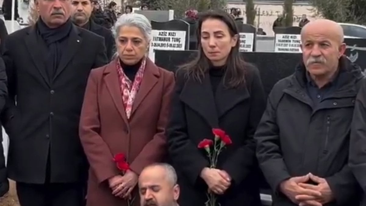 DEM heyeti Adıyaman’da: Mezarlıkta saz çalındı