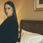 Demet Özdemir’den yeni pozlar! Kaşlarına yorum yağdı