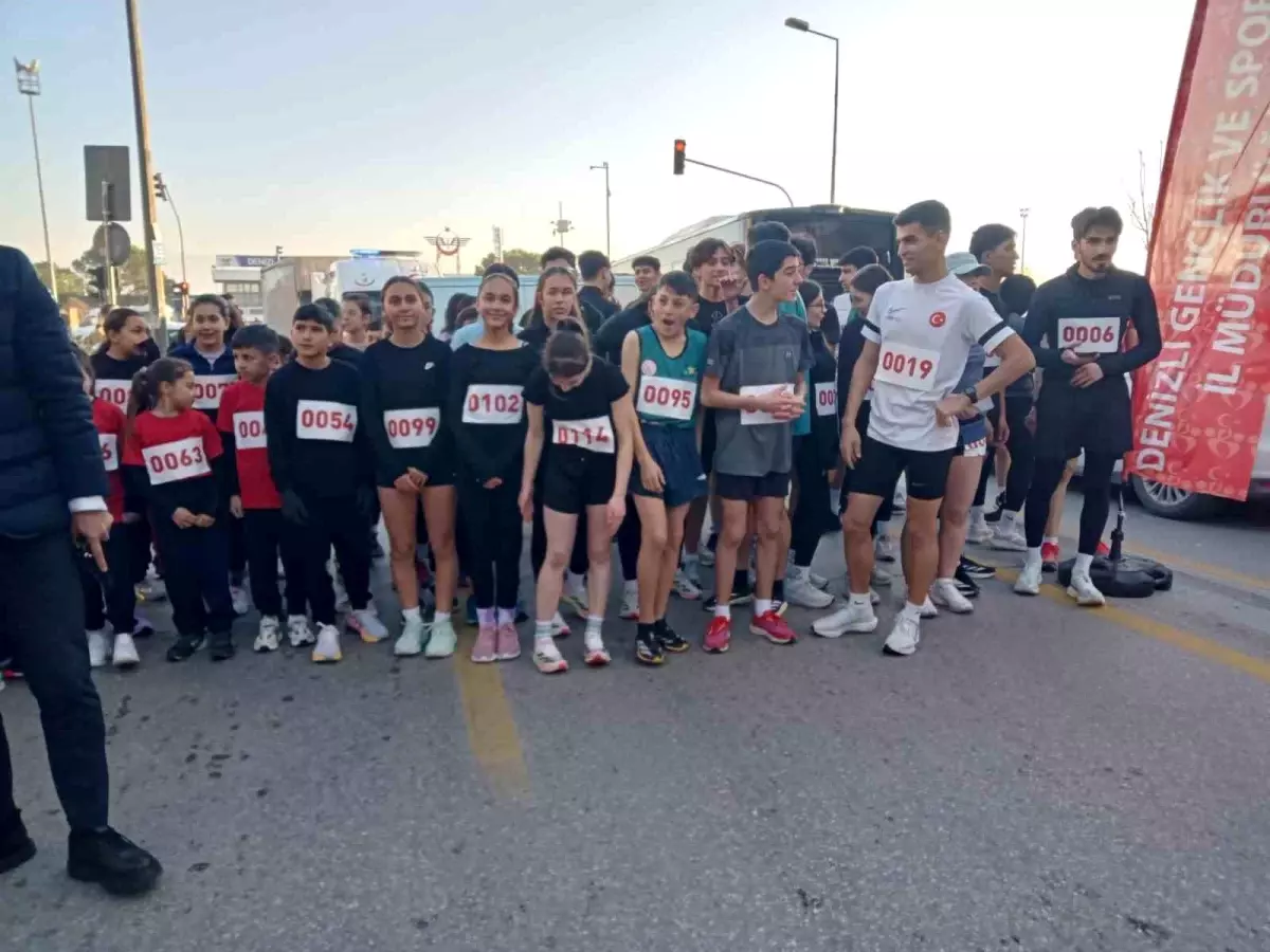 Denizli’de Atatürk Yol Koşusu Düzenlendi