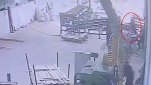 Denizli’de başına tahta isabet eden işçi hayatını kaybetti