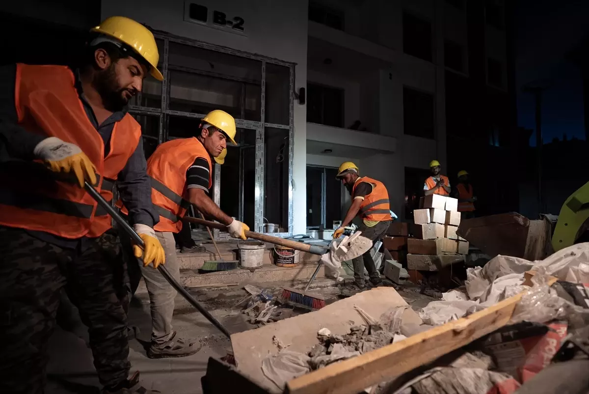 Depremzedeler inşaata katılıyor