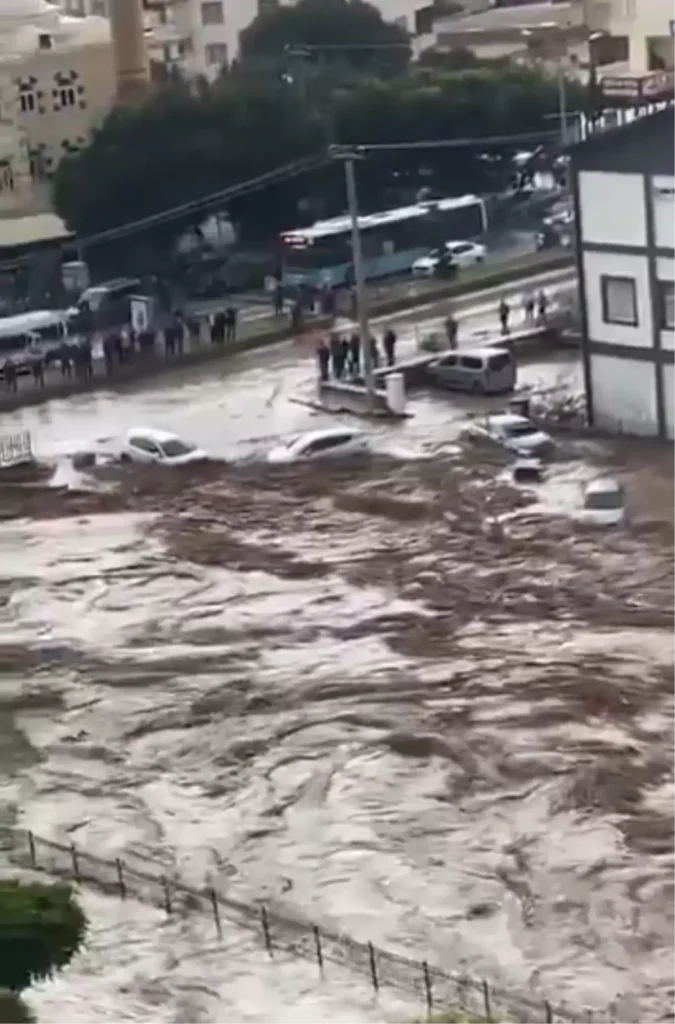 Derenin Taşma Anı Kamerada