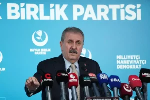 Destici: ‘Barış konferansı gereksiz’