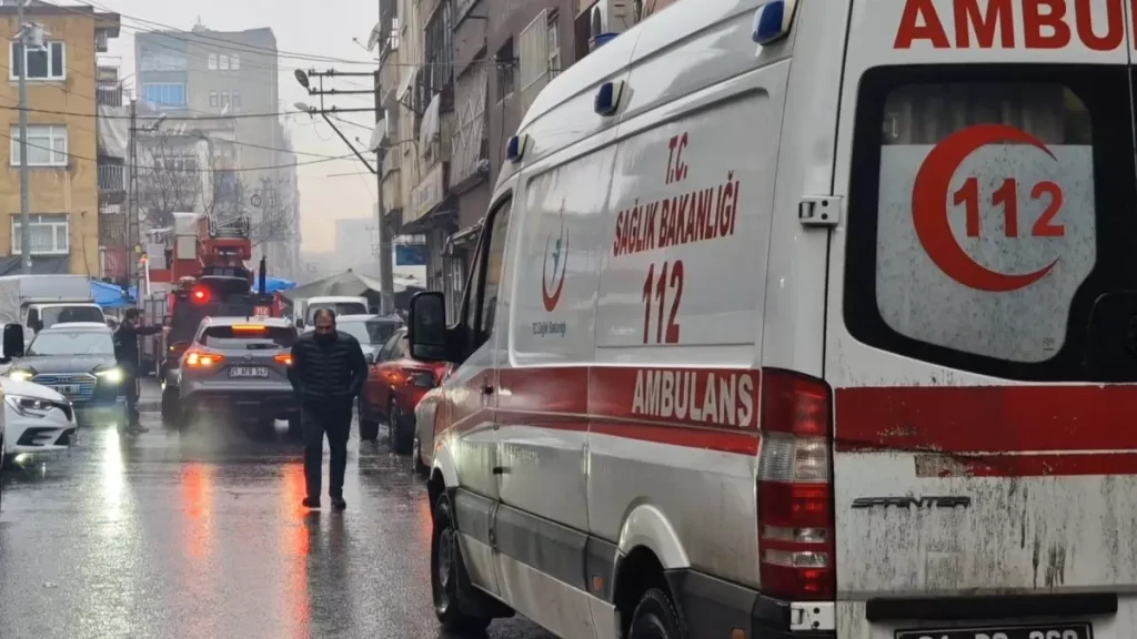 Diyarbakır’da Apartman Yangını