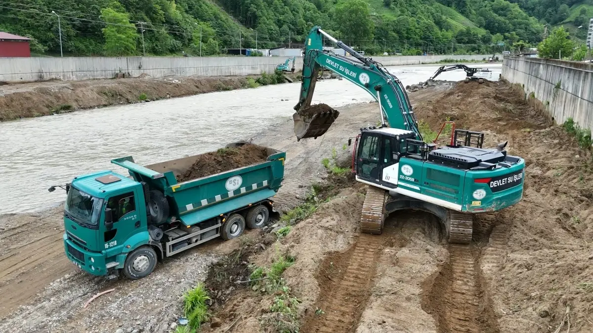 Doğu Karadeniz’de Taşkın Riskine Karşı Makineli Çalışma