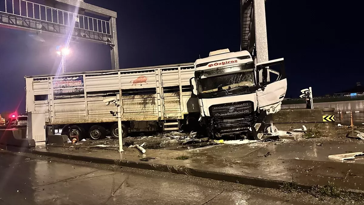 Dörtyol’da Tır Yangını Hasara Neden Oldu
