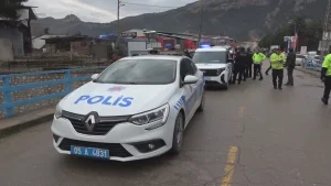 Ehliyetsiz Sürücü Polise Çarptı