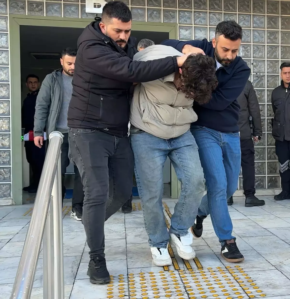 El Kaide Üyesi Sınırda Yakalandı