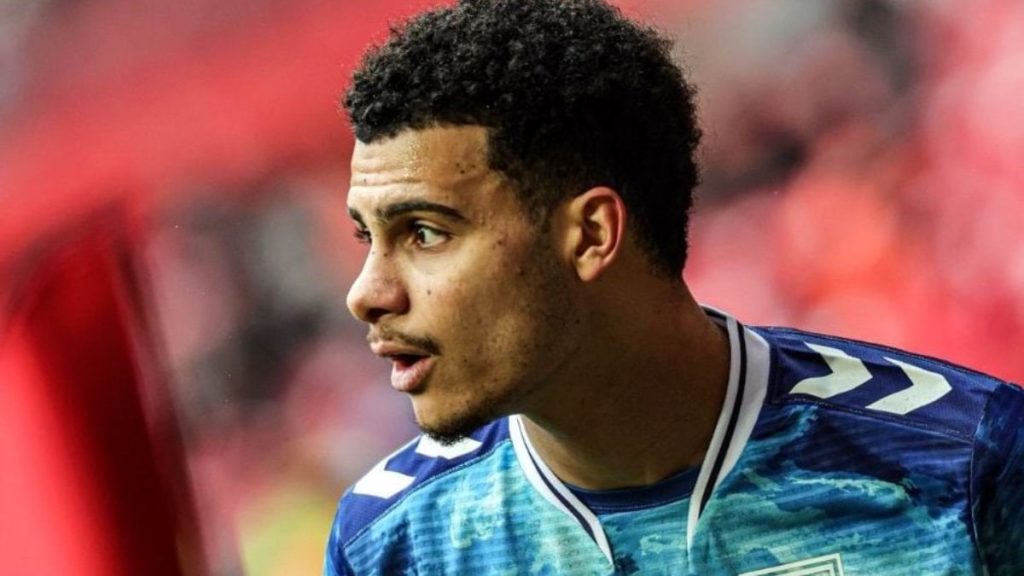 Elayis Tavsan, Türk statüsünde oynayacak