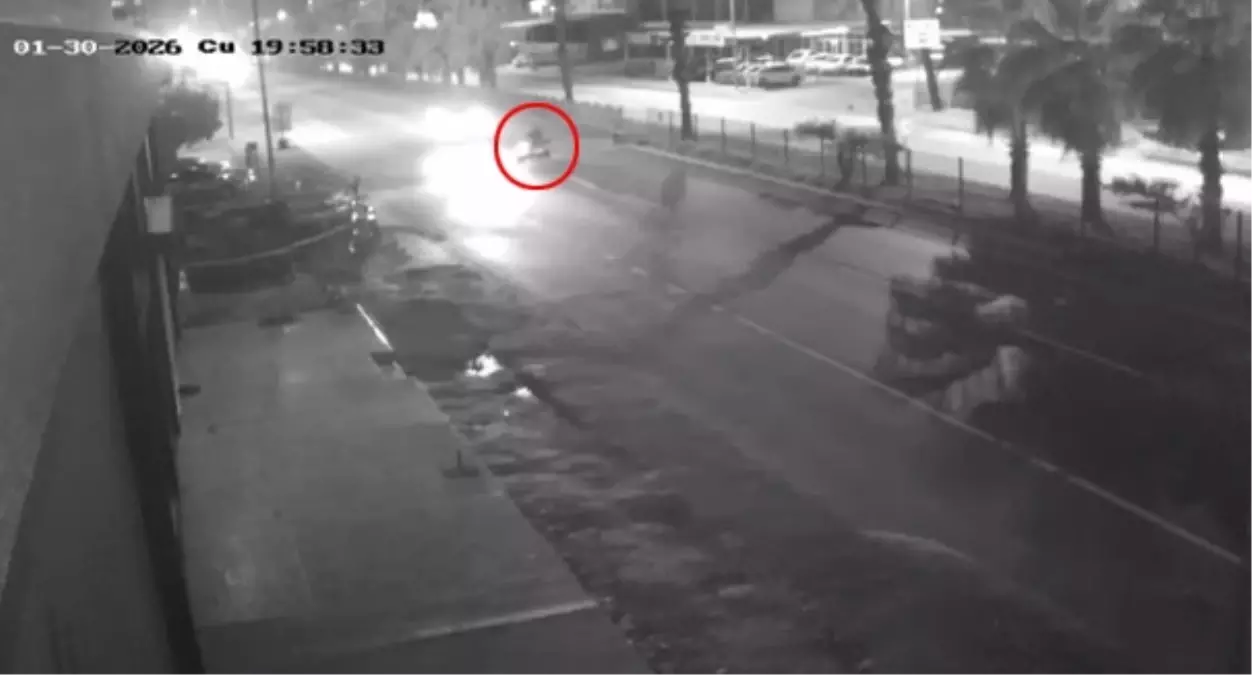 Emekli Polise Kamyonet Çarptı, Hayatını Kaybetti