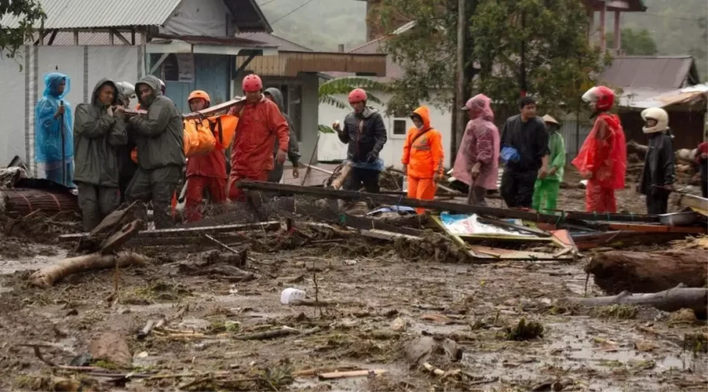 Endonezya’da Toprak Kayması: 85 Ölü