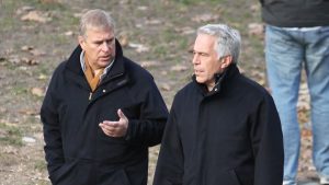 Epstein dosyalarında fotoğrafı çıkan ‘Prens Andrew’, kraliyet kalesinden taşındı