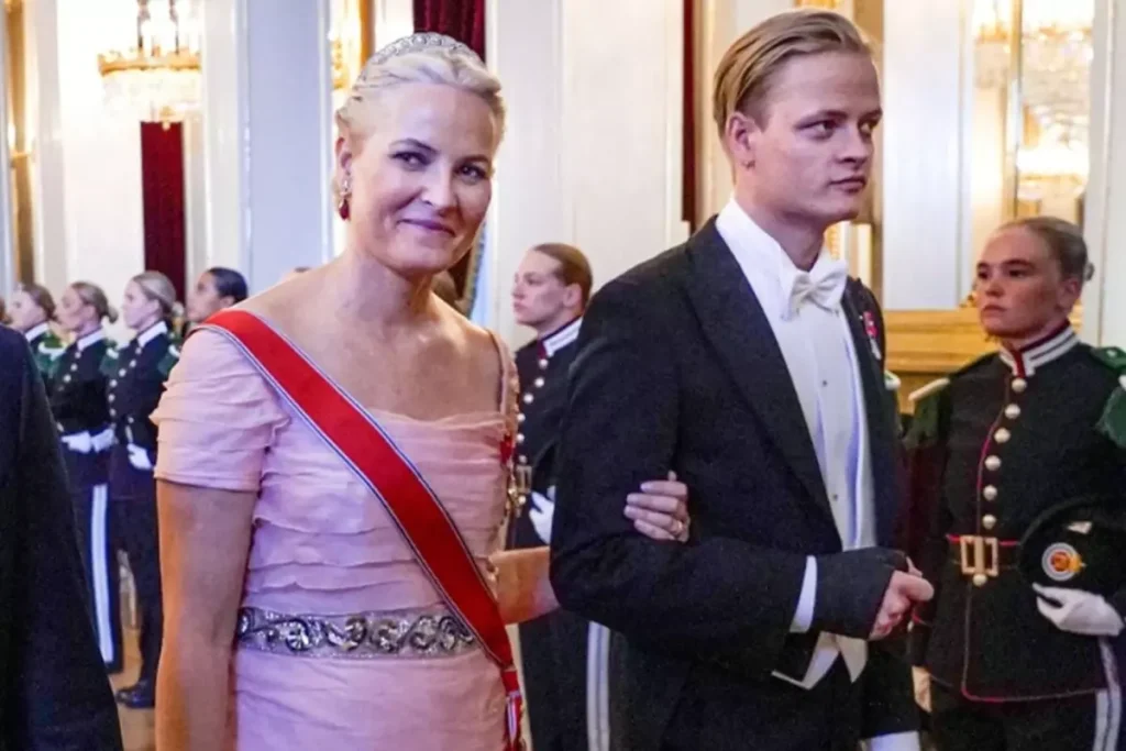 Epstein’dan hamile kaldığı iddia edilen Norveç Veliaht Prensesi Mette-Marit’in oğlu gözaltına alındı