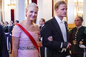 Epstein’dan hamile kaldığı iddia edilen Norveç Veliaht Prensesi Mette-Marit’in oğlu gözaltına alındı