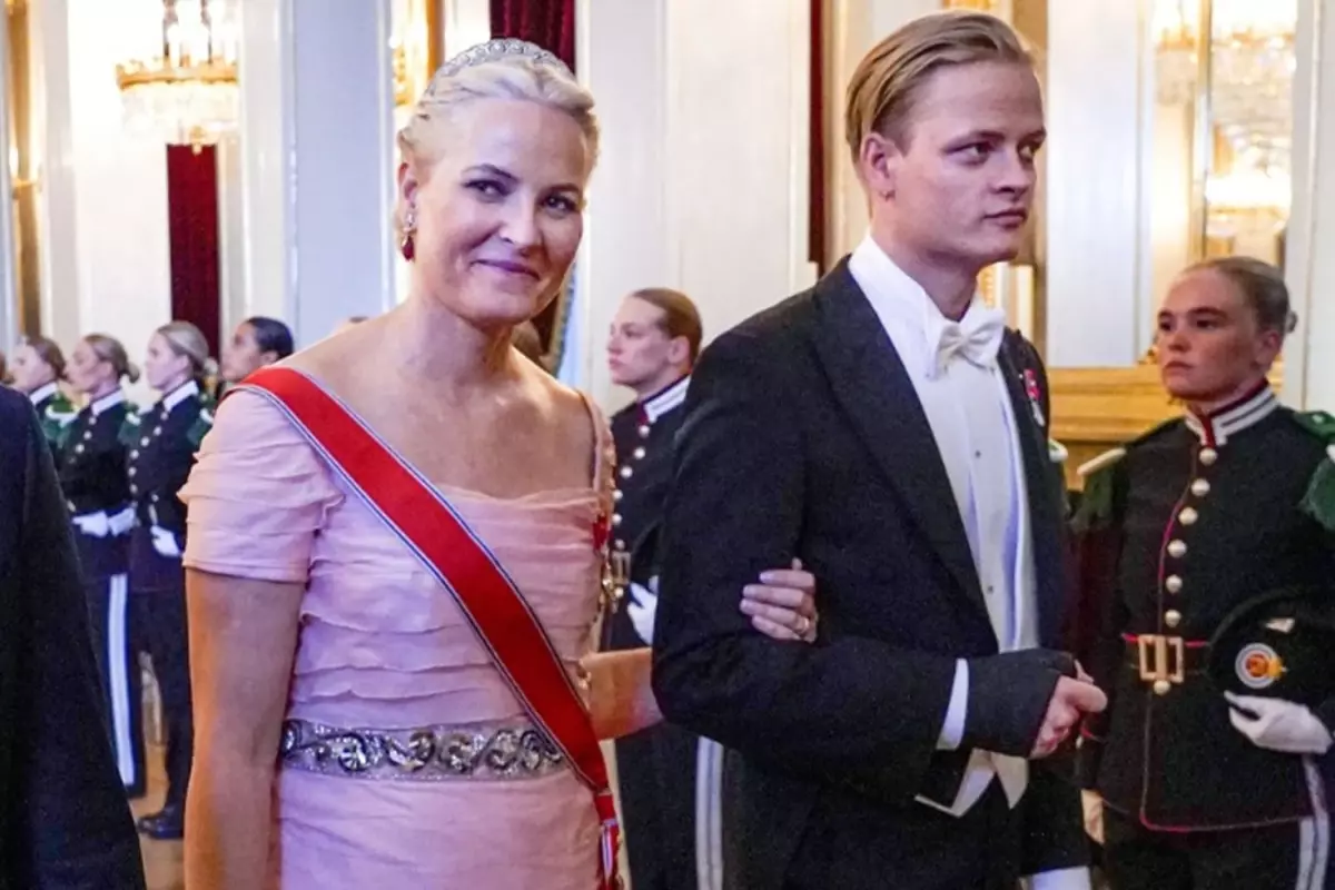 Epstein’dan hamile kaldığı iddia edilen Norveç Veliaht Prensesi Mette-Marit’in oğlu gözaltına alındı