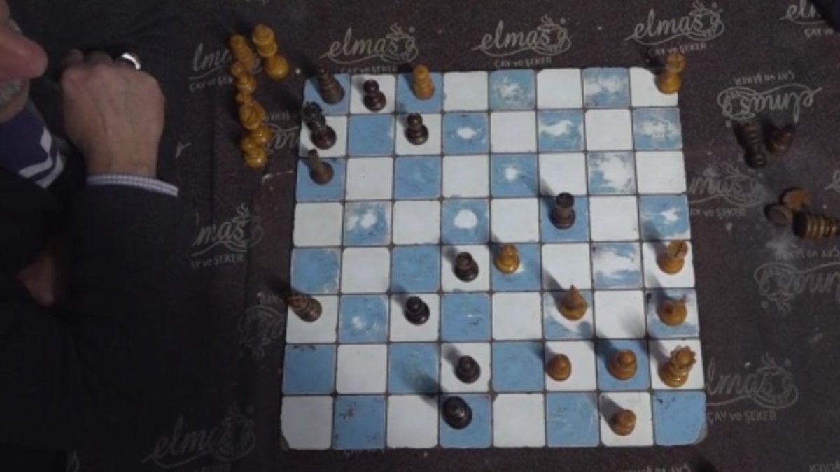 Erzurum’da satrançlı kahvehane geleneği