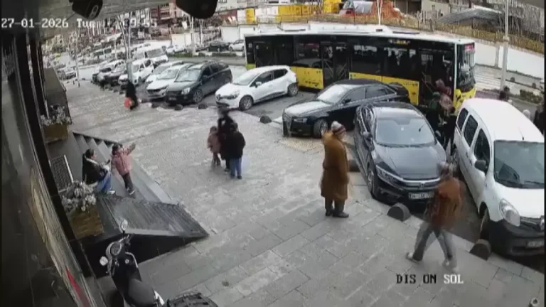 Esenler’de İETT Otobüsü Kaza Yaptı