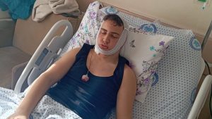 Eskişehir’de lise öğrencisi okul önünde darbedildi: Çenesi ve omuriliği kırıldı