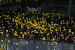 Fenerbahçe, Kocaeli’de Taraftara Sarı Bere Dağıttı