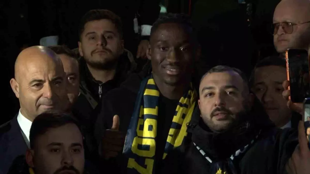 Fenerbahçe, Sidiki Cherif’i İstanbul’a Getirdi