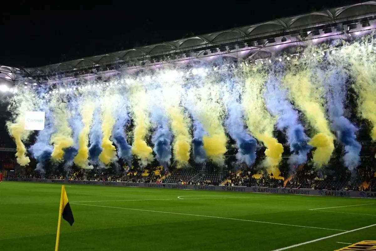 Fenerbahçe’de ayrılık! Çuvalla paraya alınan futbolcu 300 bin euroya gitti