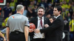 Galatasaray’dan Fenerbahçe derbisindeki hakem yönetimiyle ilgili açıklama