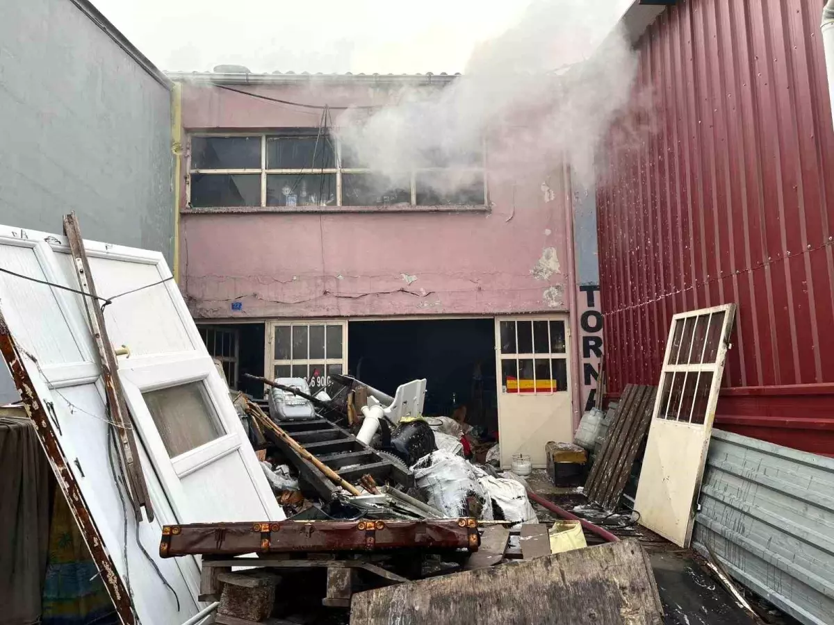 Gediz’de torna atölyesinda yangın