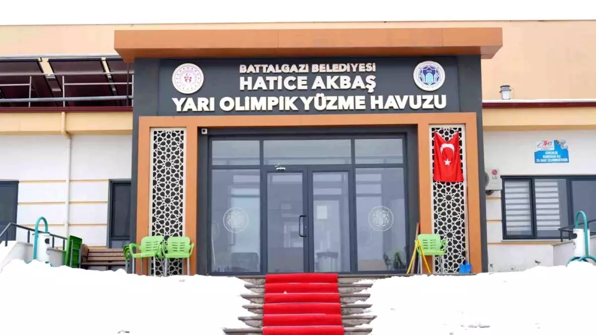 Göztepe Hatice Akbaş Yarı Olimpik Yüzme Havuzu’nda yeni dönem eğitimleri