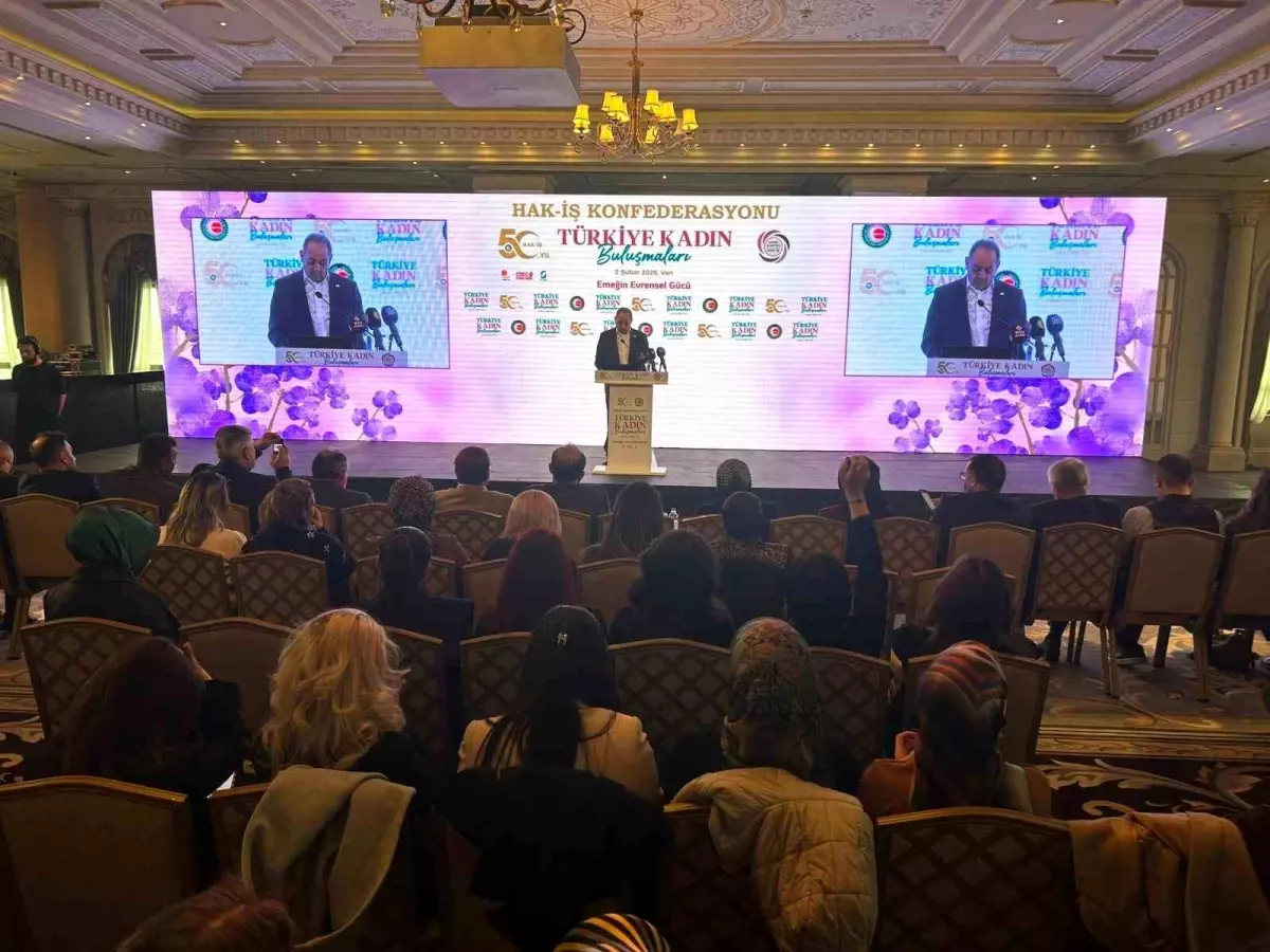 HAK-İŞ’in “Türkiye kadın buluşmaları” programı Van’da düzenlendi