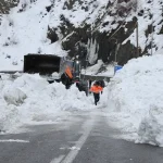 Hakkari-Van Kara Yolu’nda Çığ Temizlendi