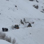 Hakkari’de çığ nedeniyle kapanan mezra yolu açıldı