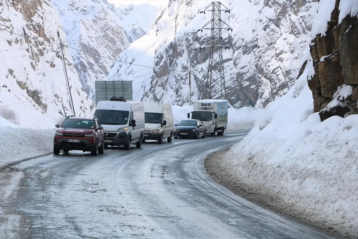 Hakkari’de Çığ Temizliği
