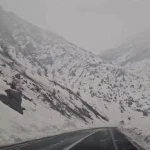 Hakkari’de Dev Kaya Yola Düştü