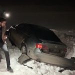 Hakkari’de kontrolden çıkan otomobil 30 metre savruldu: 3 yaralı