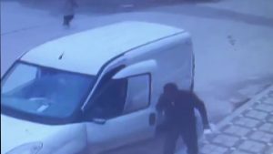 Hatay’da asansörden gelen idrar kokusunun kaynağı kargocu çıktı