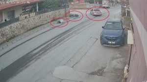 Hatay’da feci kaza: Motosiklet sürücüsü metrelerce savruldu