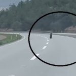 Hatay’da otobanda kopan tır lastiği, metrelerce yol aldı