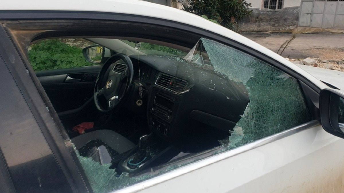 Hatay’da park halindeki aracı soydular