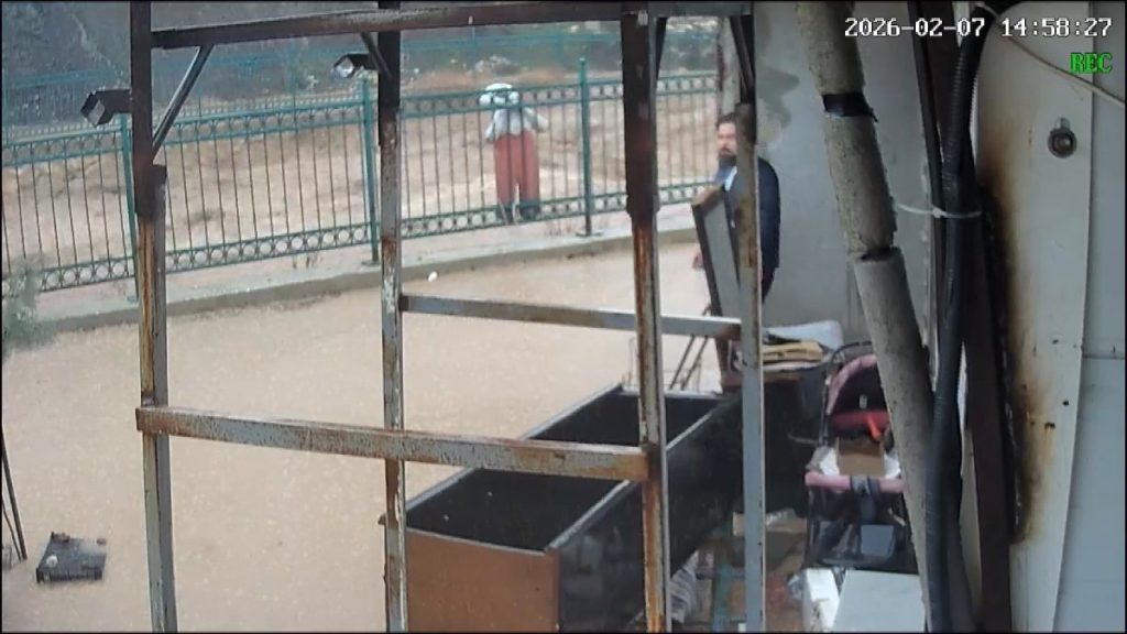 Hatay’da sel sularında evi zarar gördü