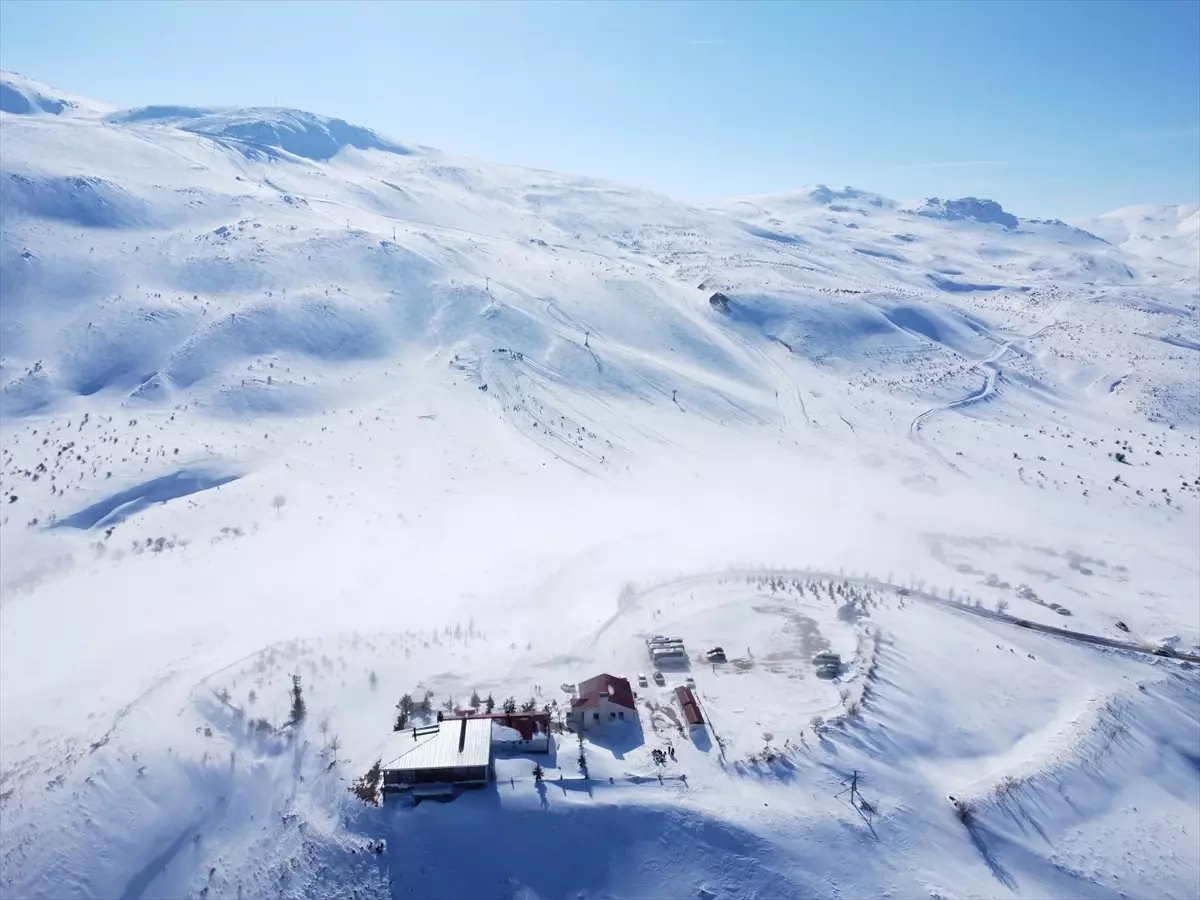 Hazarbaba Kayak Merkezi’nde Yarıyıl Yoğunluğu