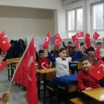 İkinci Dönem Bayrak Sevgisiyle Başladı
