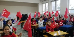 İkinci Dönem Bayrak Sevgisiyle Başladı